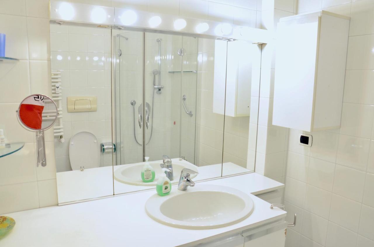 New Renovated Apartment With Balcony Porta Romana Milan Exterior photo