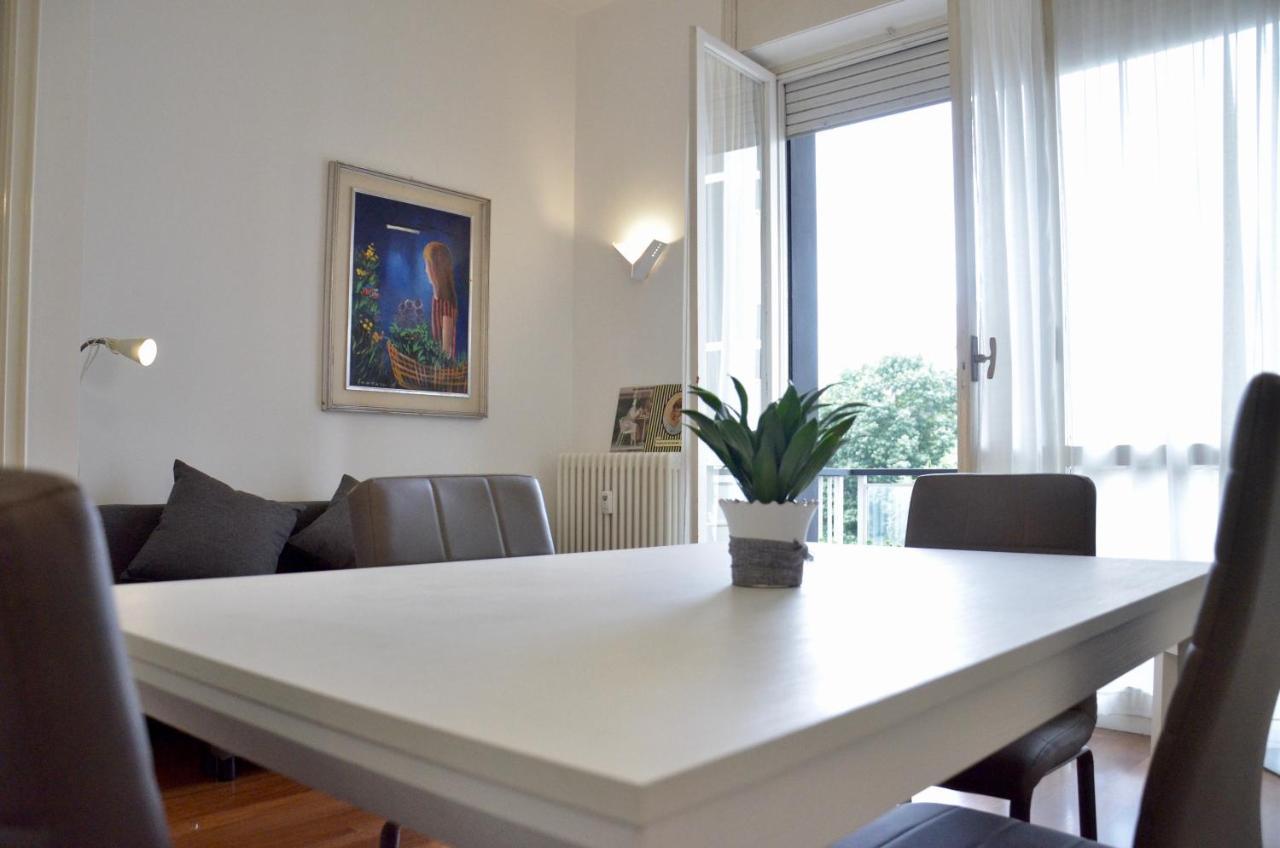 New Renovated Apartment With Balcony Porta Romana Milan Exterior photo